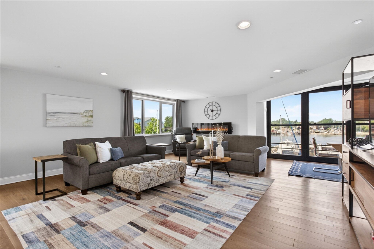 250 Water Street Property Photo 11