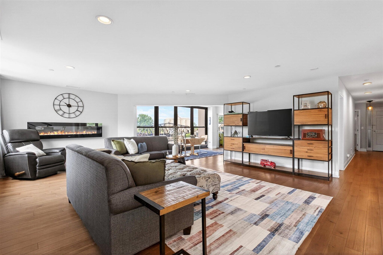 250 Water Street Property Photo 12