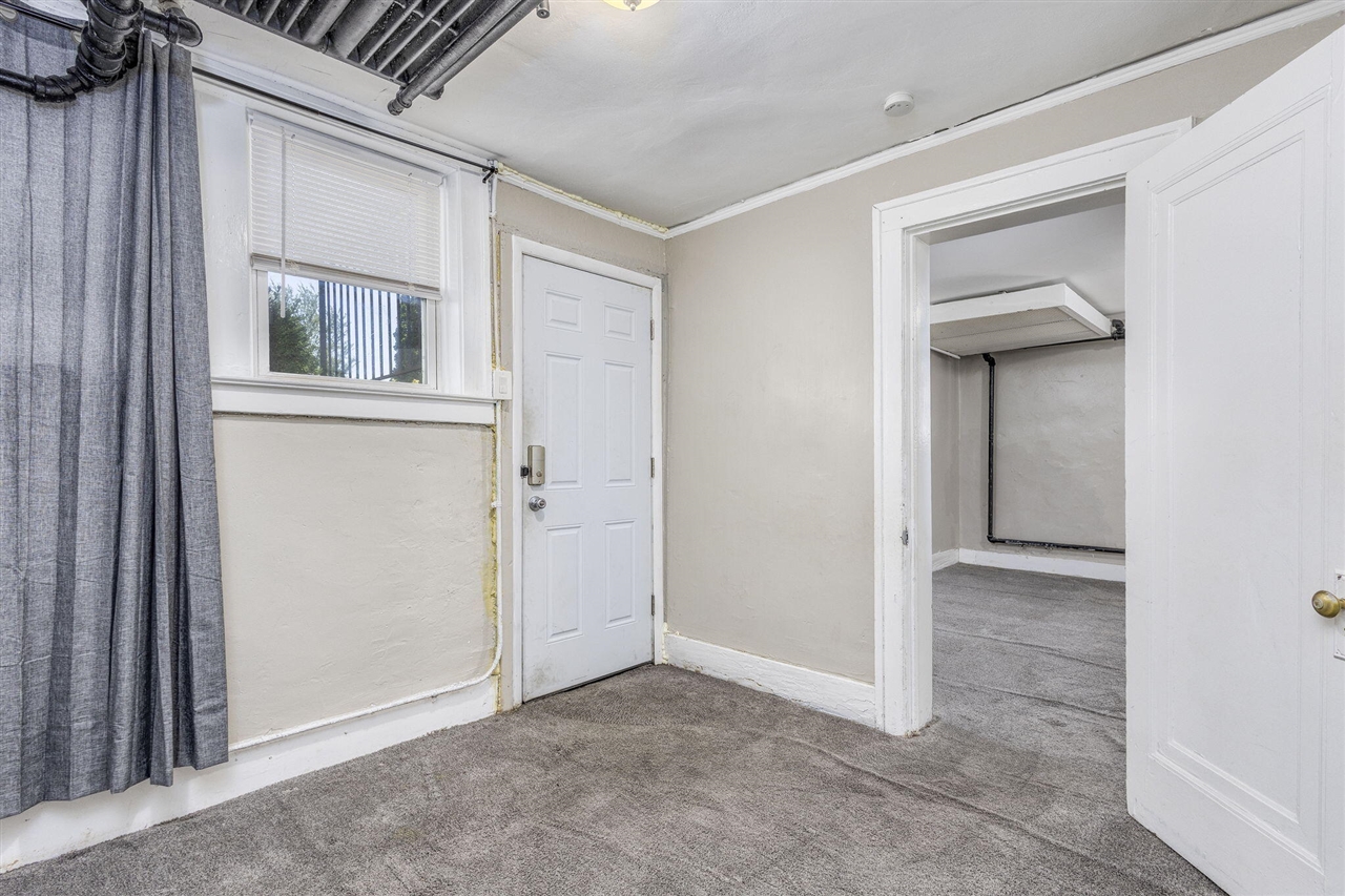 6225 Middlesex Street Property Photo 5