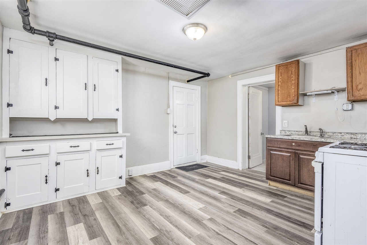 6225 Middlesex Street Property Photo 8