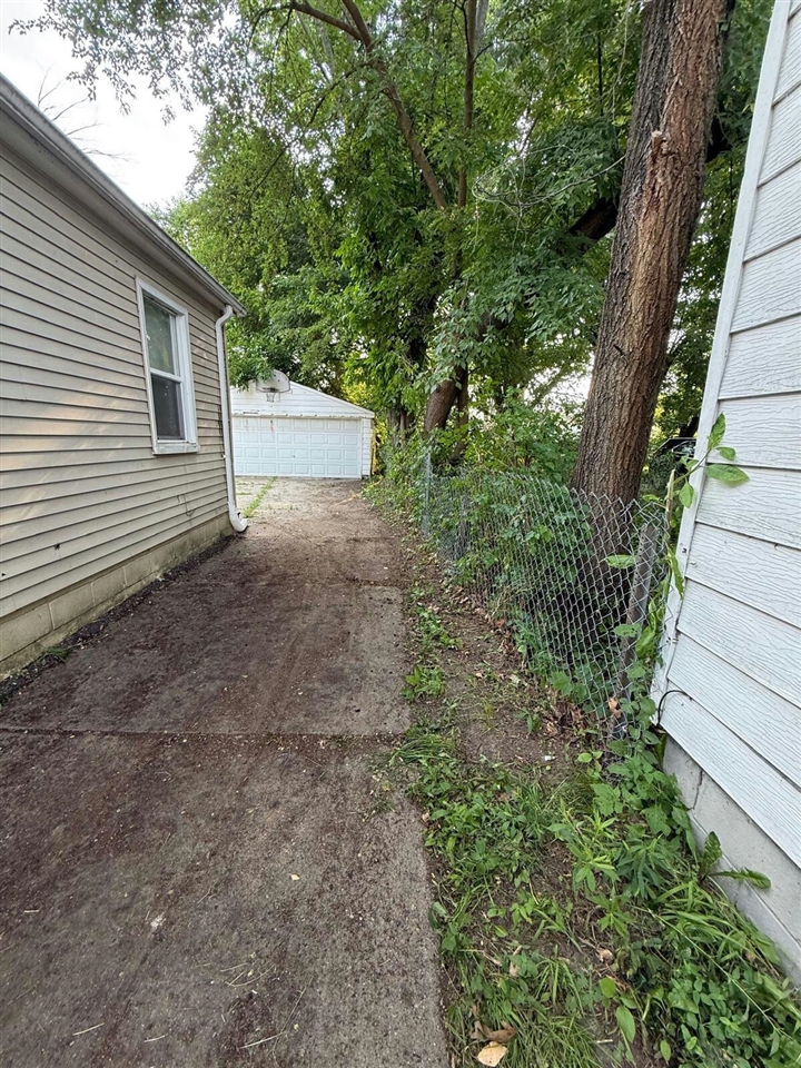 16191 Salem Property Photo 2