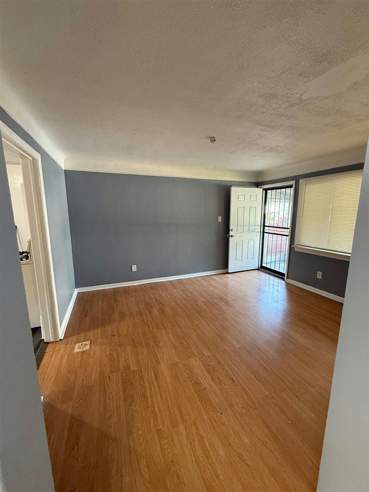 16191 Salem Property Photo 4
