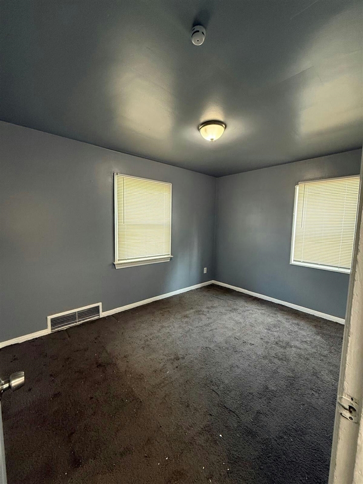 16191 Salem Property Photo 5