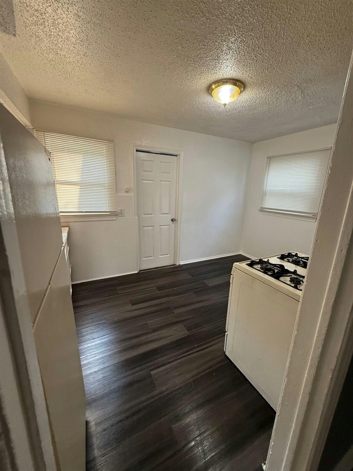 16191 Salem Property Photo 7