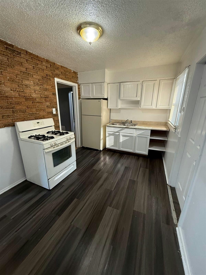 16191 Salem Property Photo 8