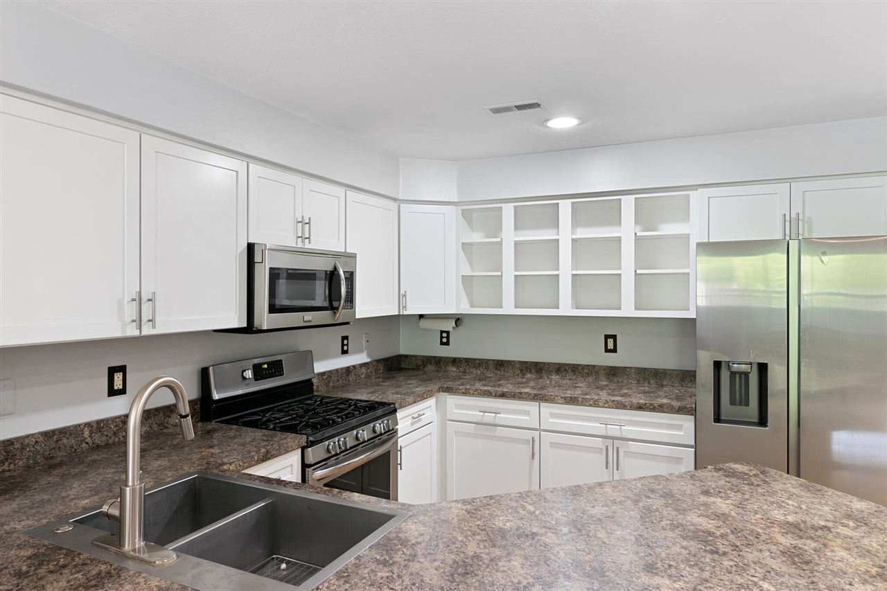 1407 Millbrook Trail Property Photo 4