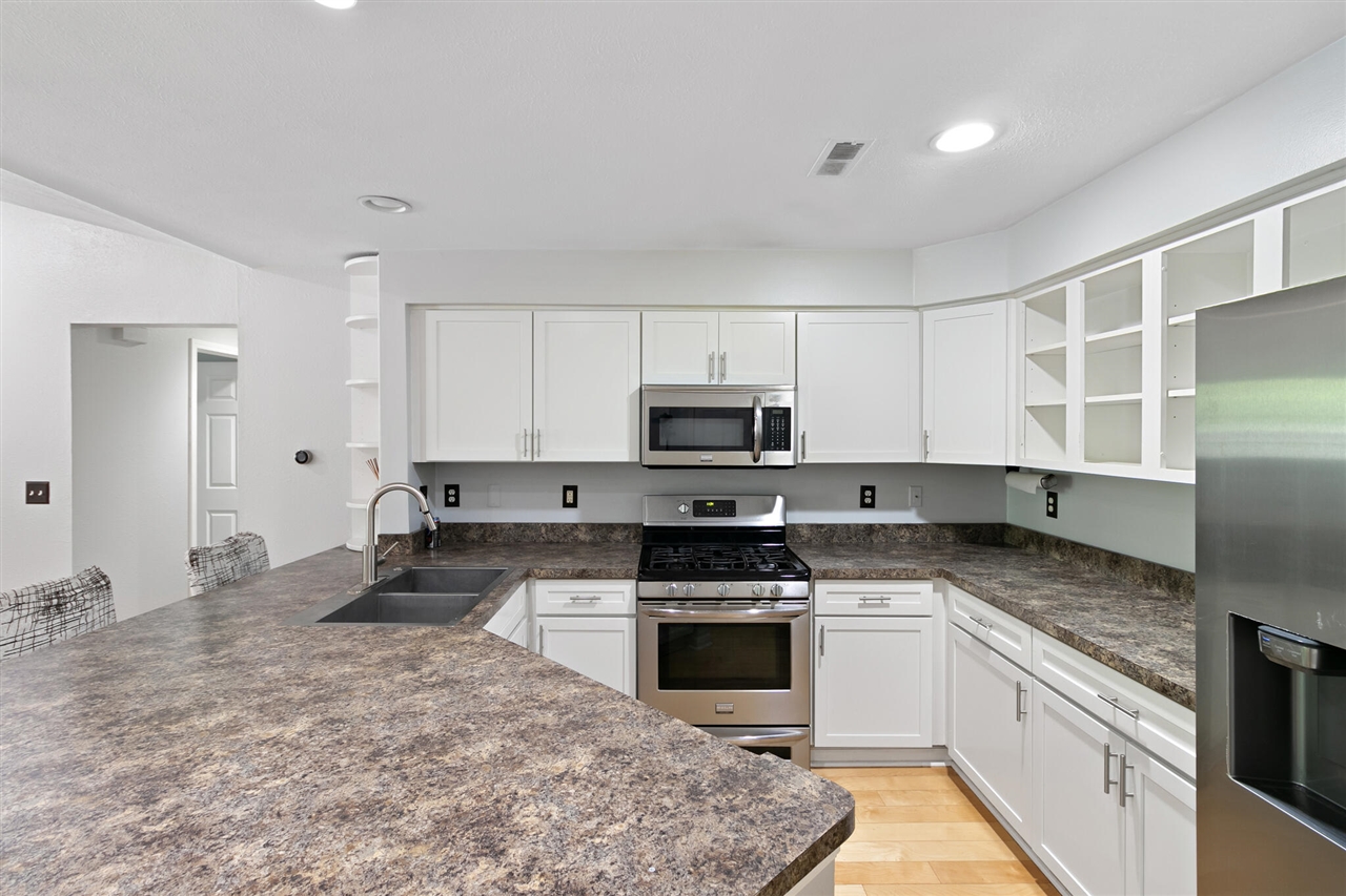 1407 Millbrook Trail Property Photo 6