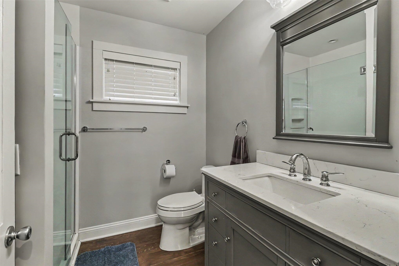 382 E 3rd Street Property Photo 20