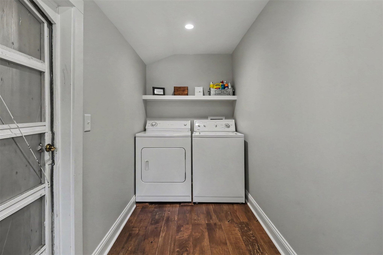 382 E 3rd Street Property Photo 29