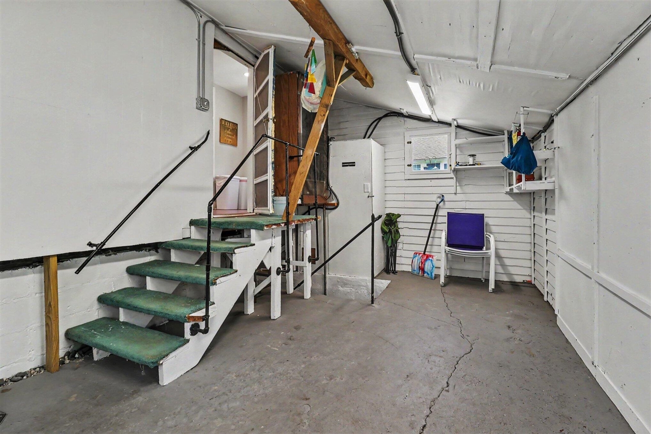 382 E 3rd Street Property Photo 30