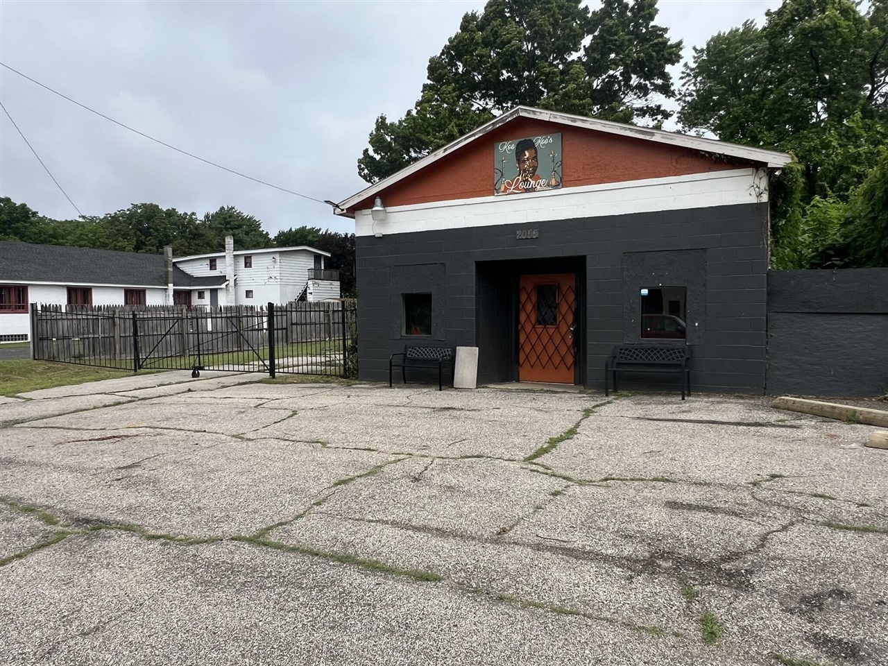 2055 Red Arrow Highway Property Photo 3