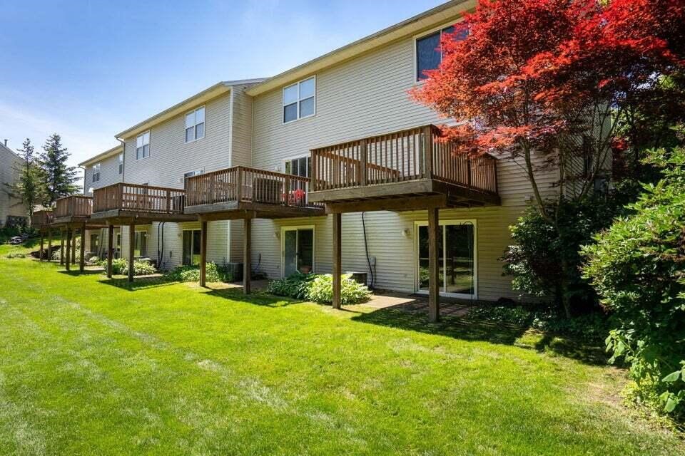 970 Ada Place Drive Property Photo 3
