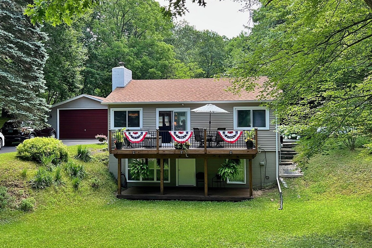 15808 Pretty Lake Drive Property Photo 1
