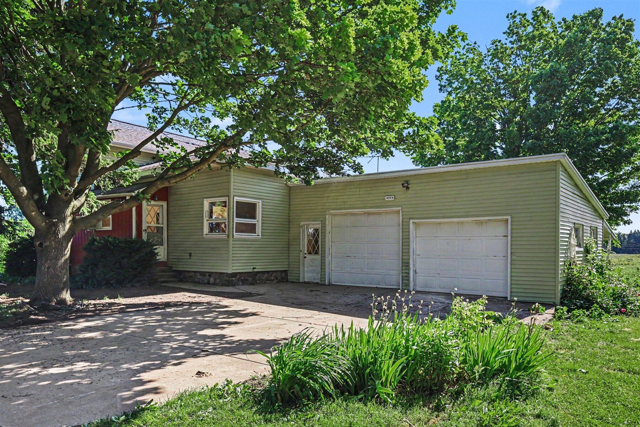 6923 Young Road Property Photo 3