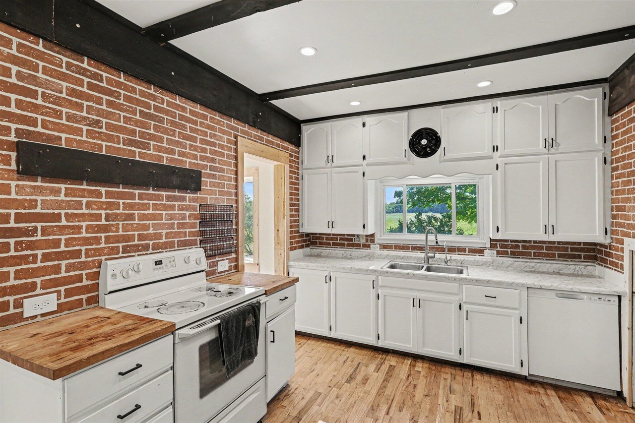 6923 Young Road Property Photo 6