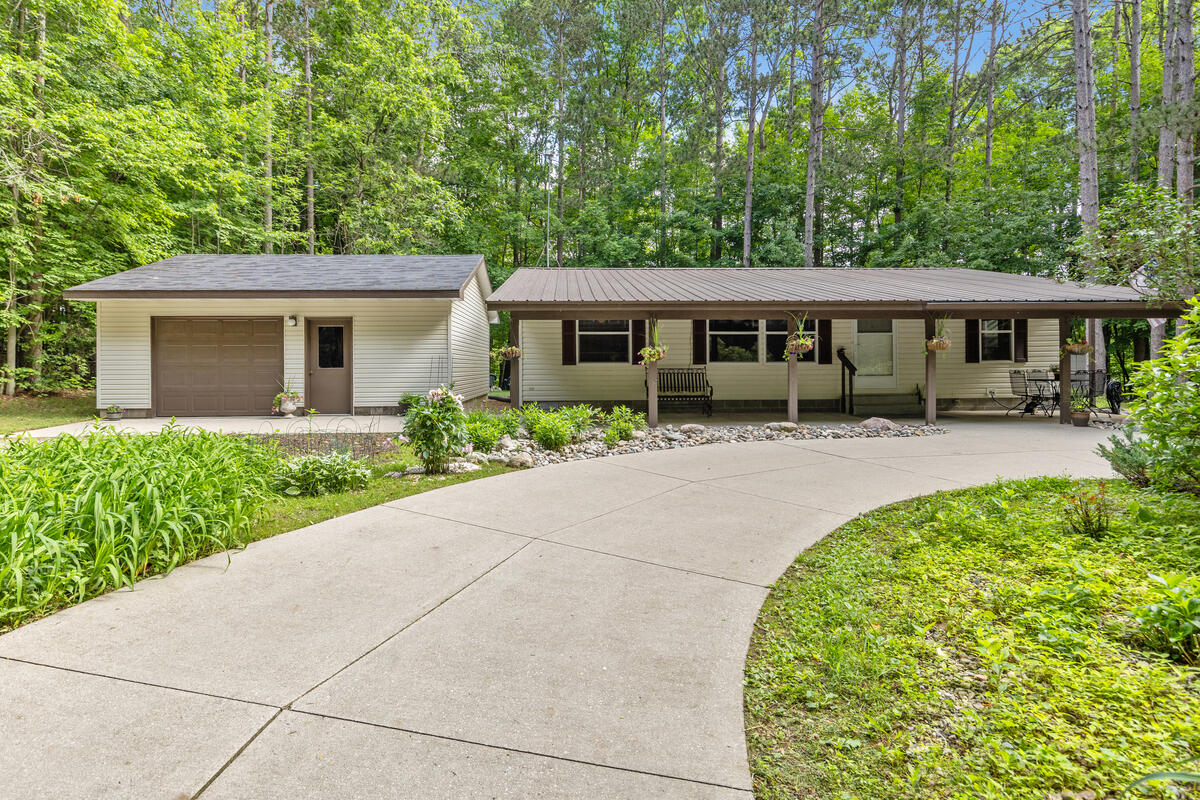 6009 Keeney Drive Property Photo 1