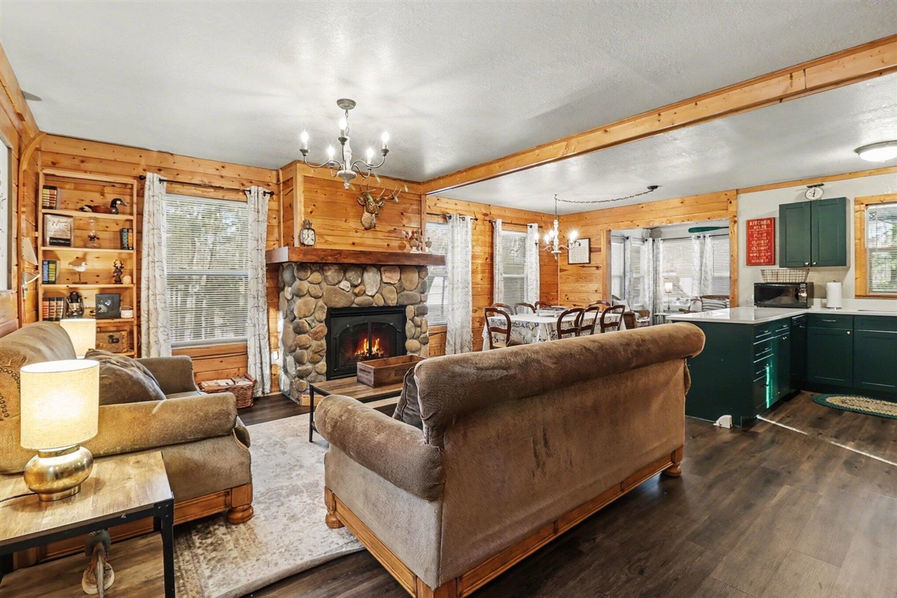 5526 W Longbridge Road Property Photo 5