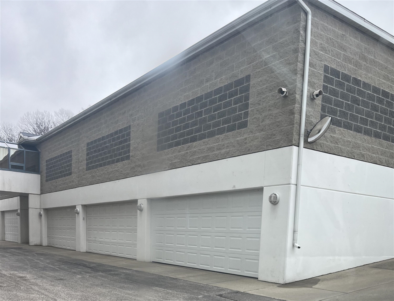 2964 Lakeshore Drive Property Photo 4
