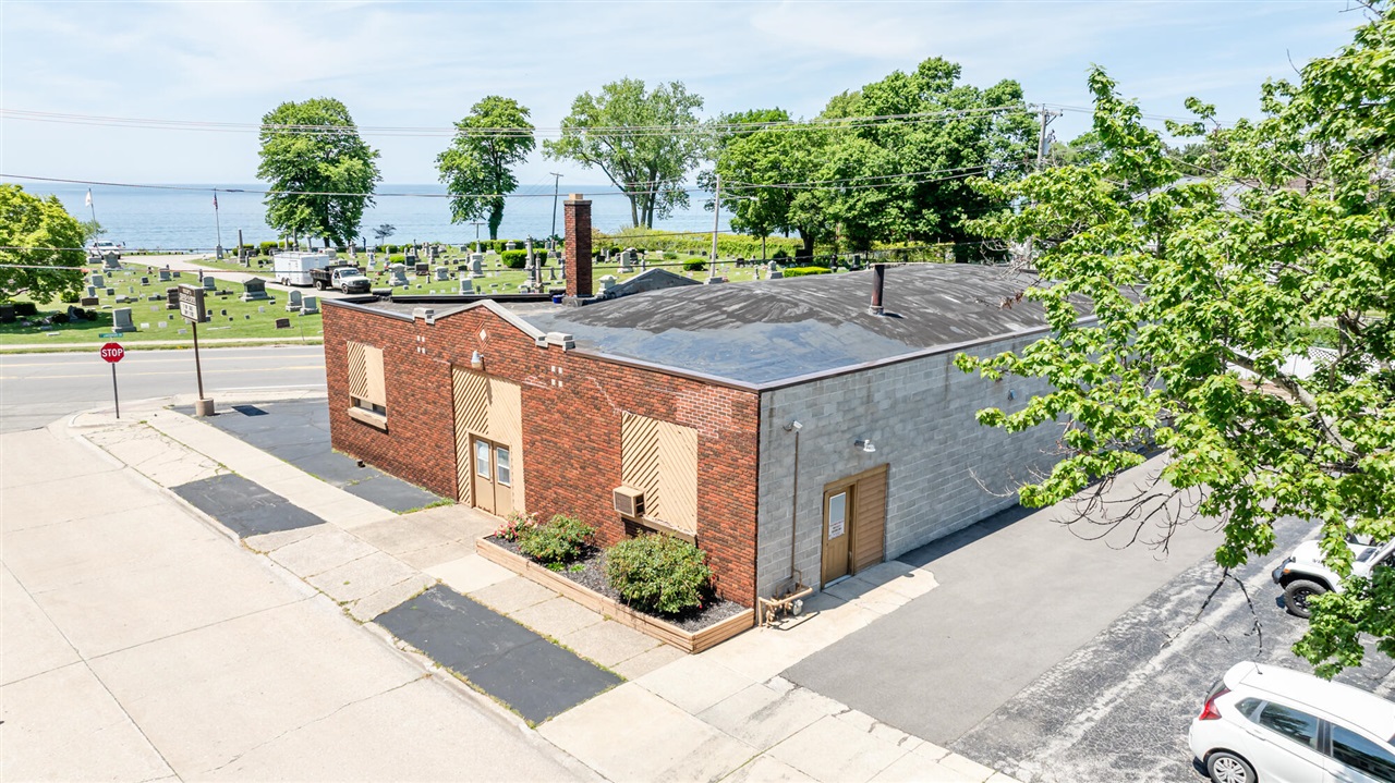 1719 Lakeshore Drive Property Photo 4