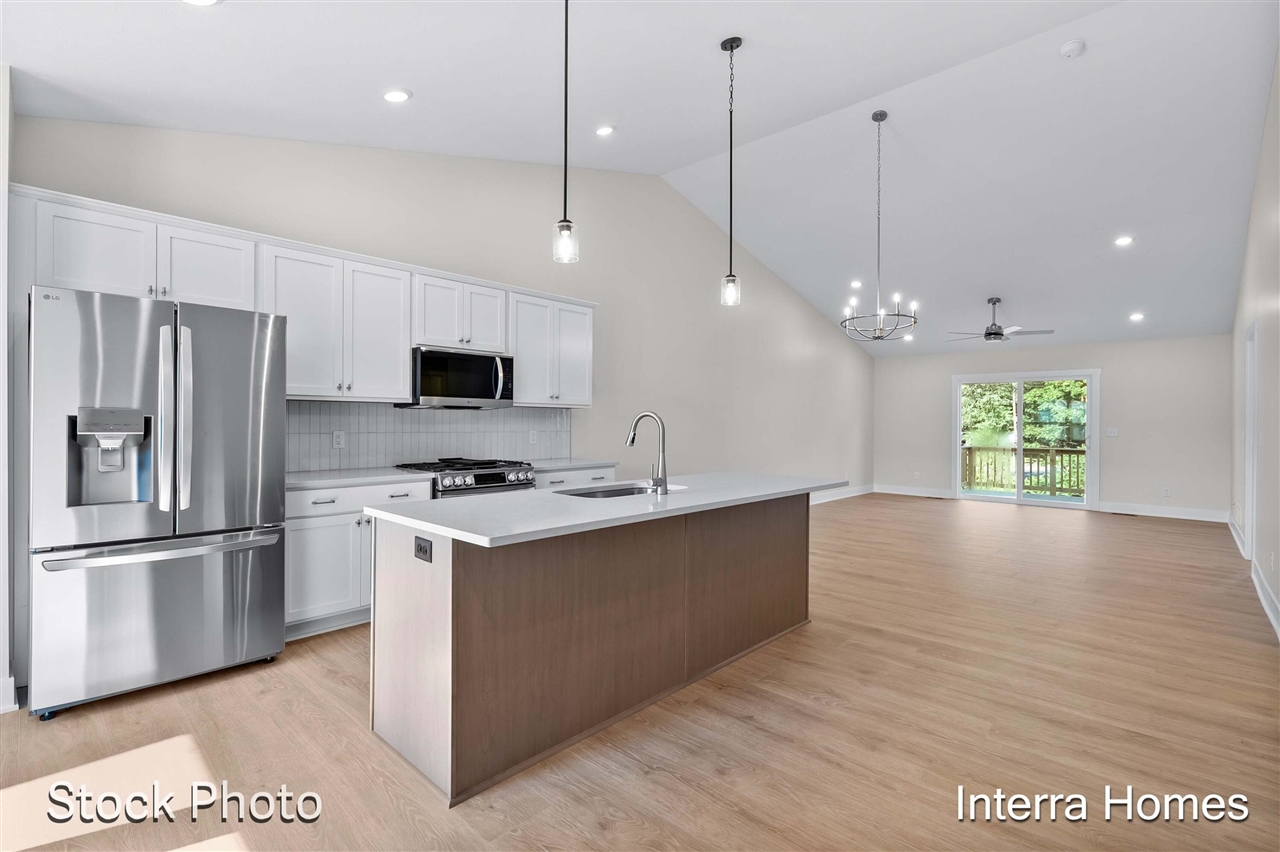 1593 N Village Circle Property Photo 3