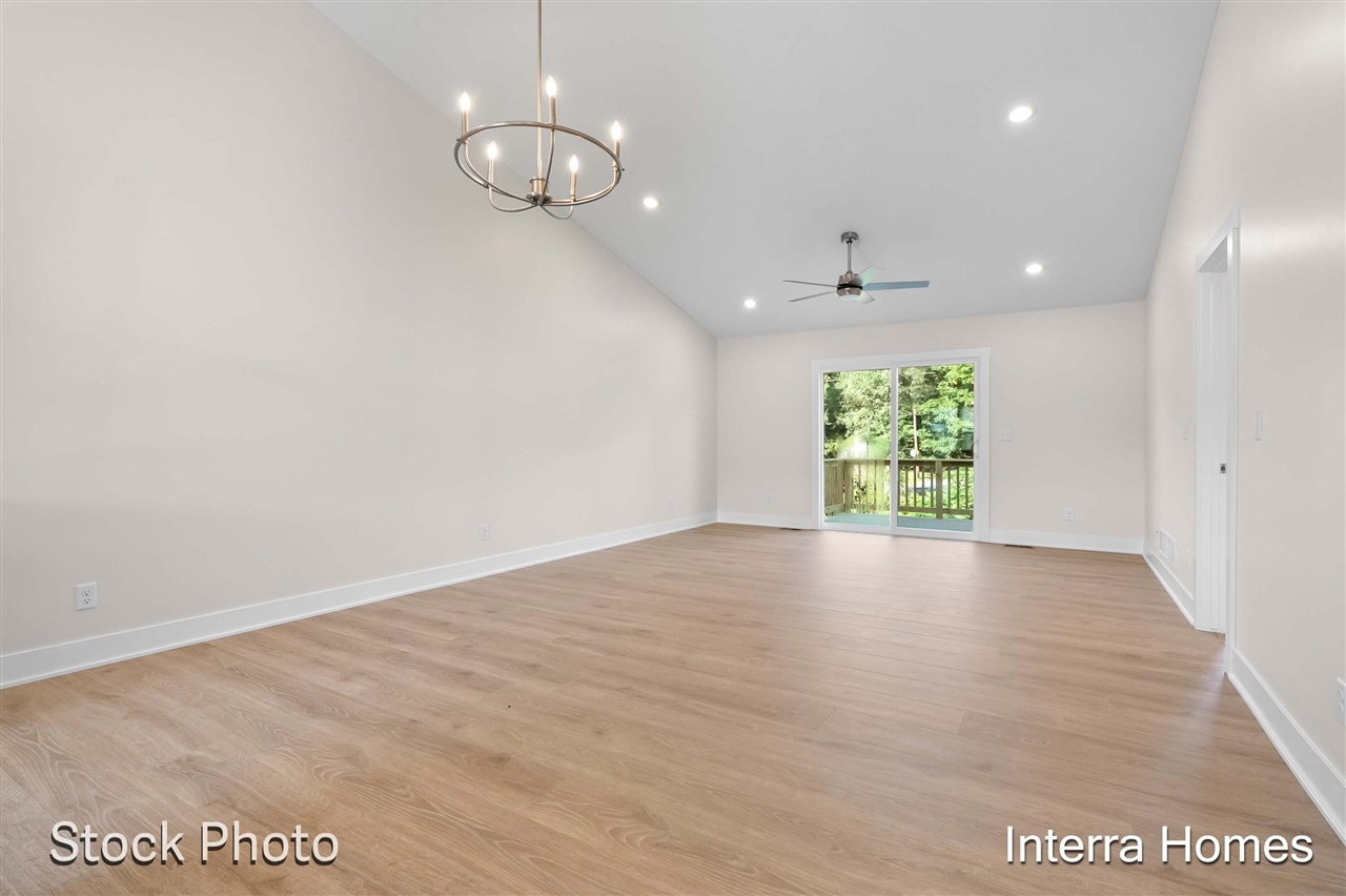 1593 N Village Circle Property Photo 8