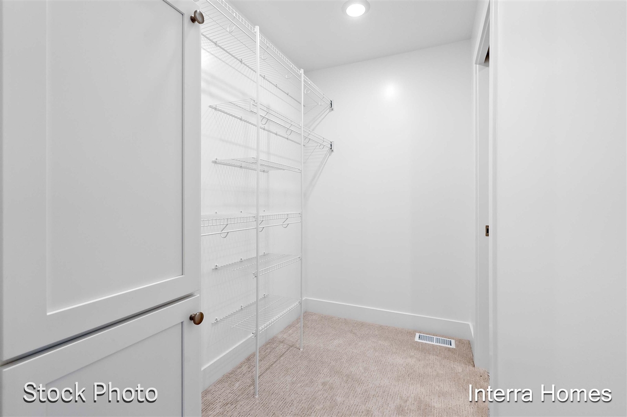 1593 N Village Circle Property Photo 16