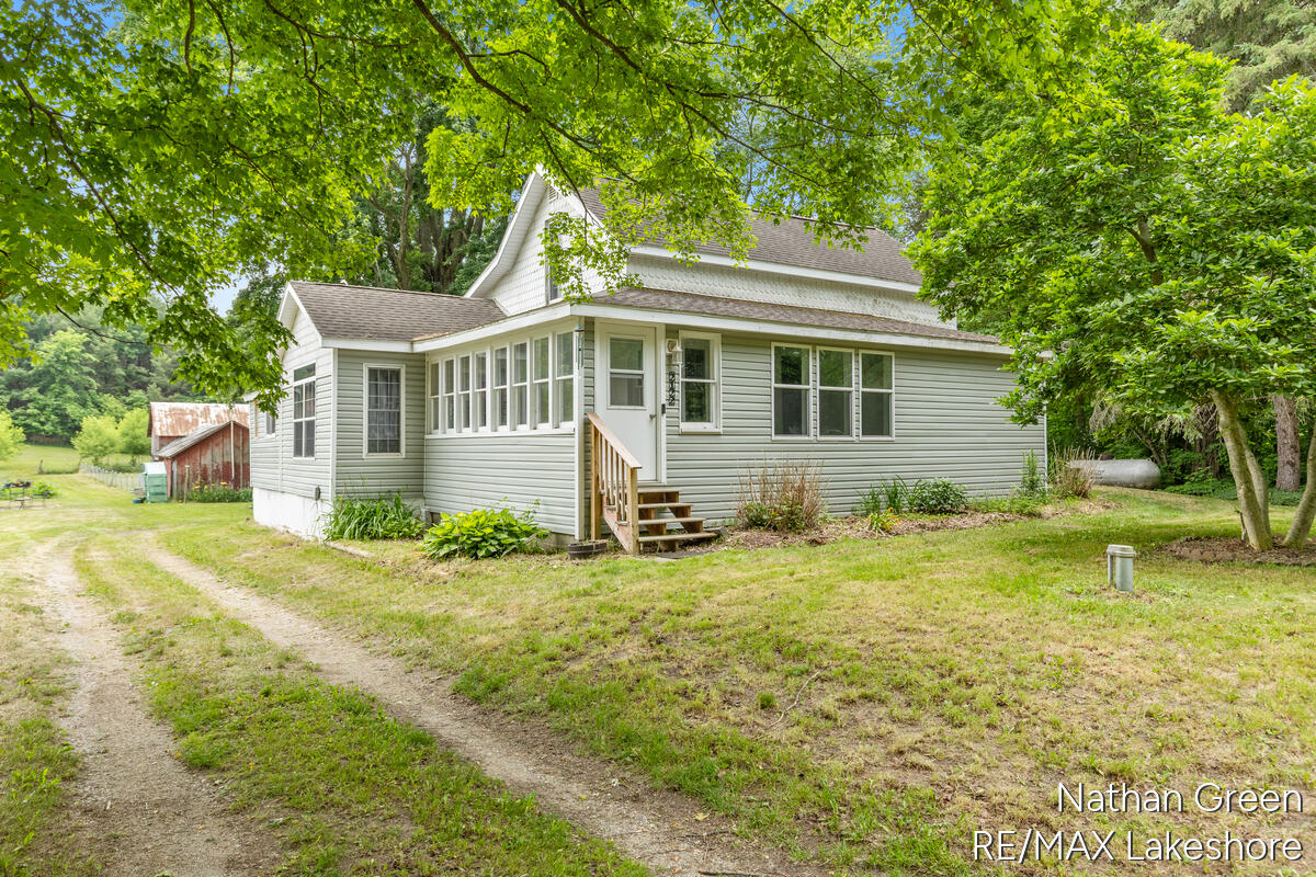 2122 Coats Grove Road Property Photo 1