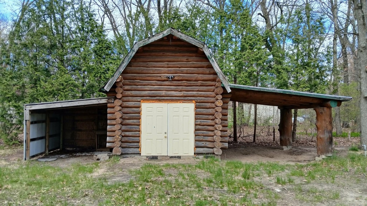 2649 E Fox Drive Property Photo 3