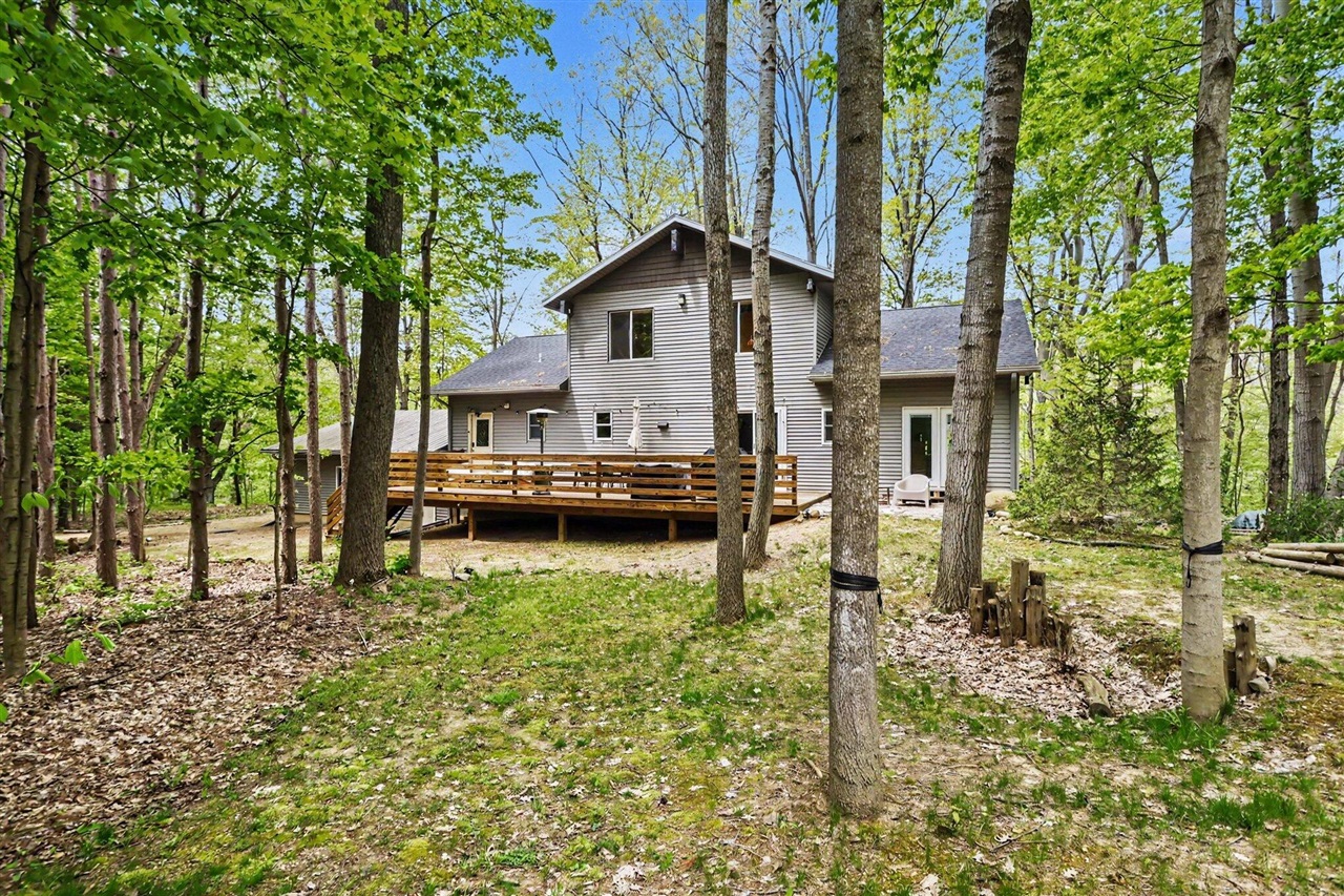 10953 Red Bud Trail Property Photo 3