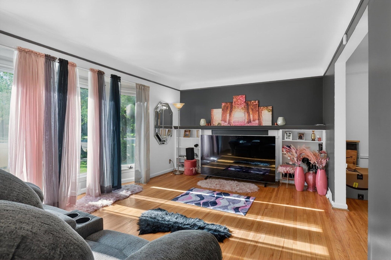 9884 W Outer Drive Property Photo 6