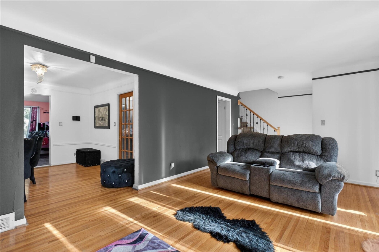 9884 W Outer Drive Property Photo 8