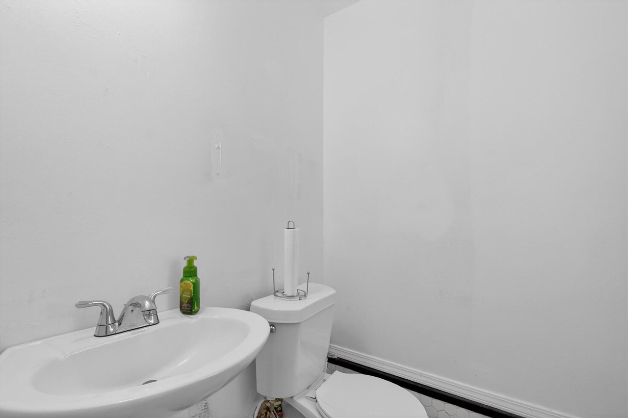 9884 W Outer Drive Property Photo 21