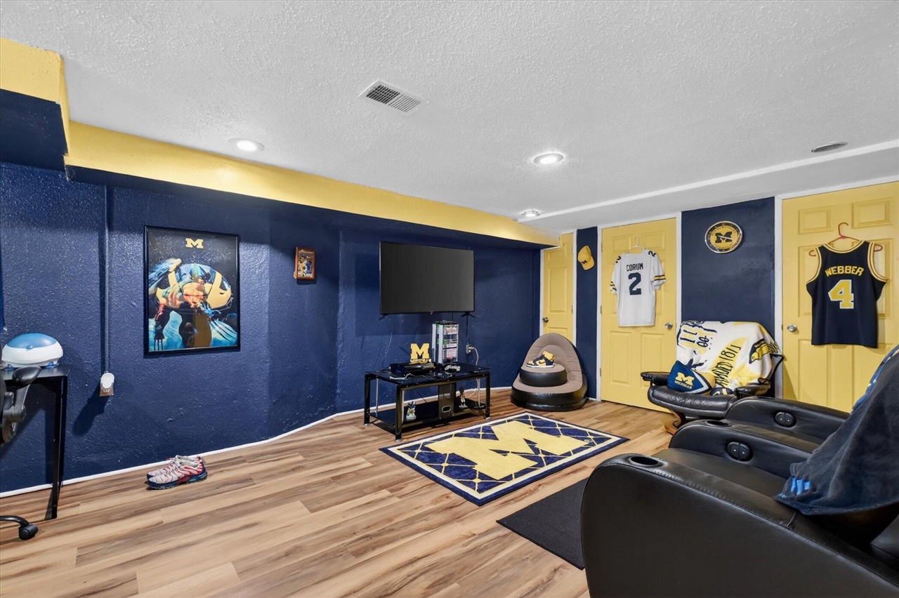9884 W Outer Drive Property Photo 22