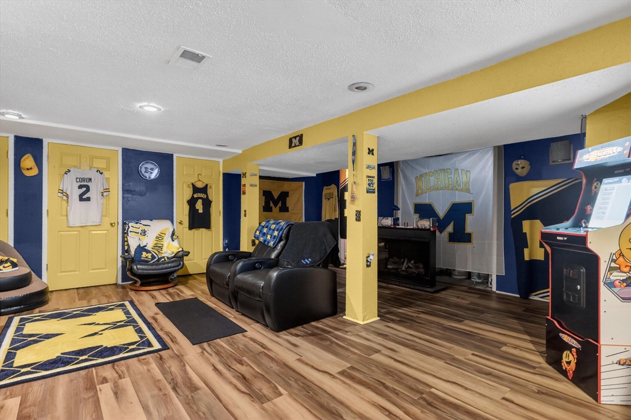 9884 W Outer Drive Property Photo 23