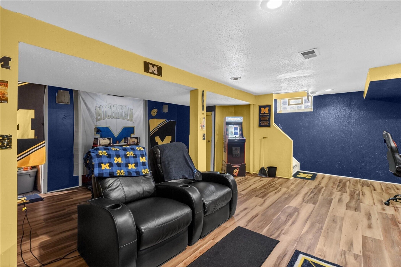 9884 W Outer Drive Property Photo 24
