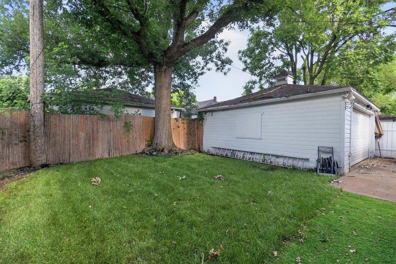 9884 W Outer Drive Property Photo 28