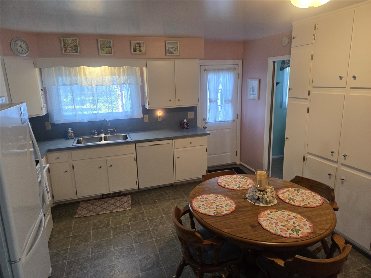 120 E Houstonia Avenue Property Photo 9