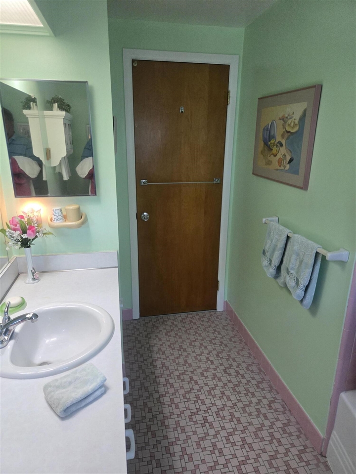 120 E Houstonia Avenue Property Photo 21