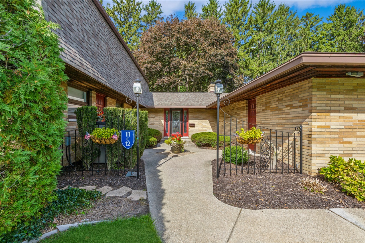 2727 S Lakeshore Drive Property Photo 1