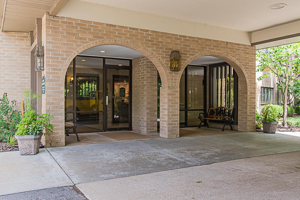 4040 Greenleaf Circle Property Photo 2