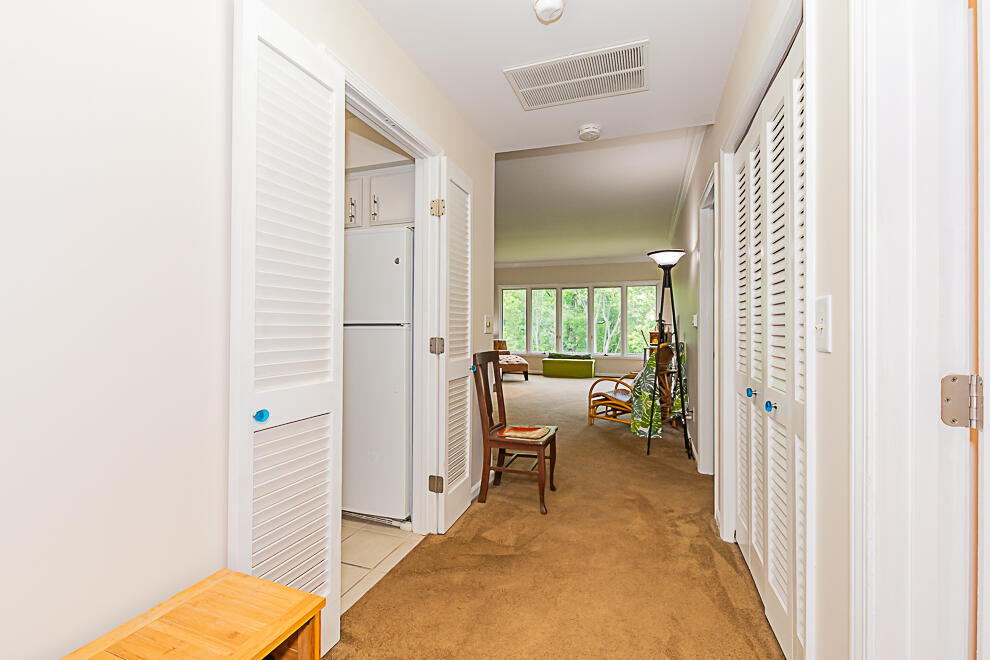 4040 Greenleaf Circle Property Photo 4