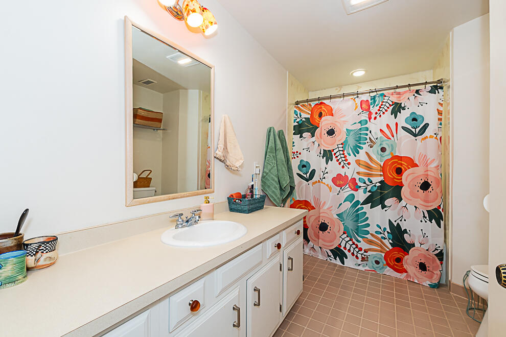 4040 Greenleaf Circle Property Photo 15