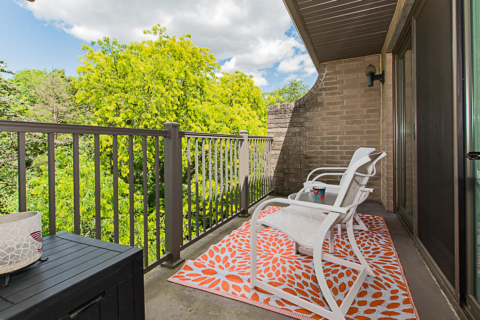 4040 Greenleaf Circle Property Photo 17