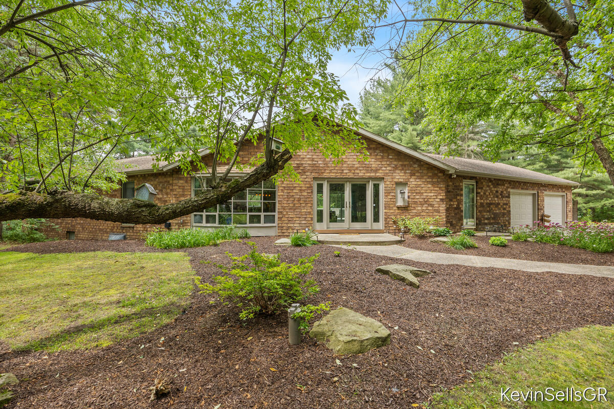 7710 Cascade Pines Drive Property Photo 1