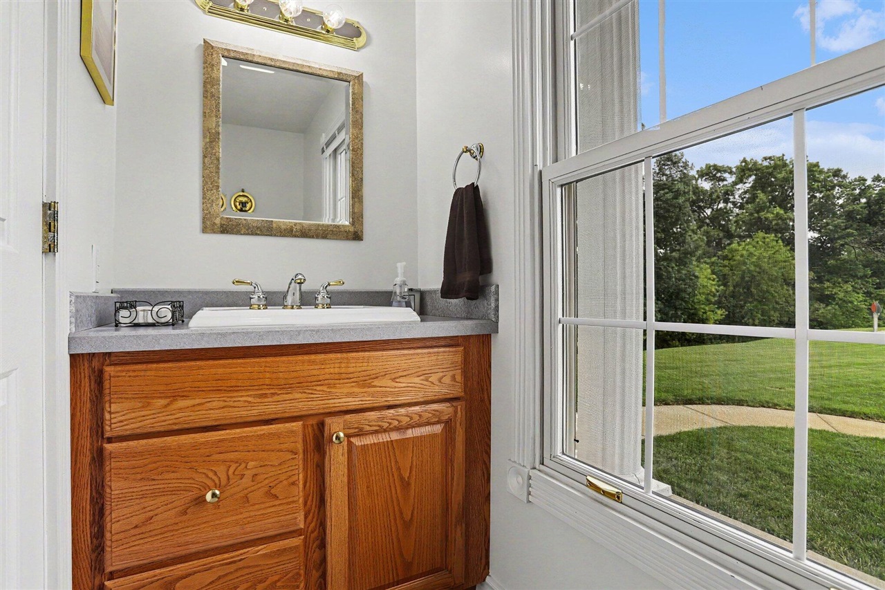 31 E Suttons Ridge Property Photo 8