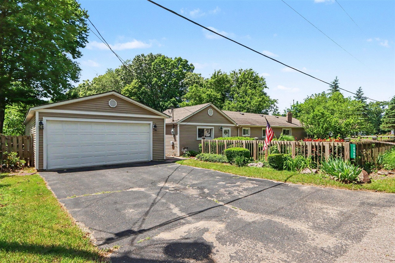 18988 32nd Street Property Photo 1
