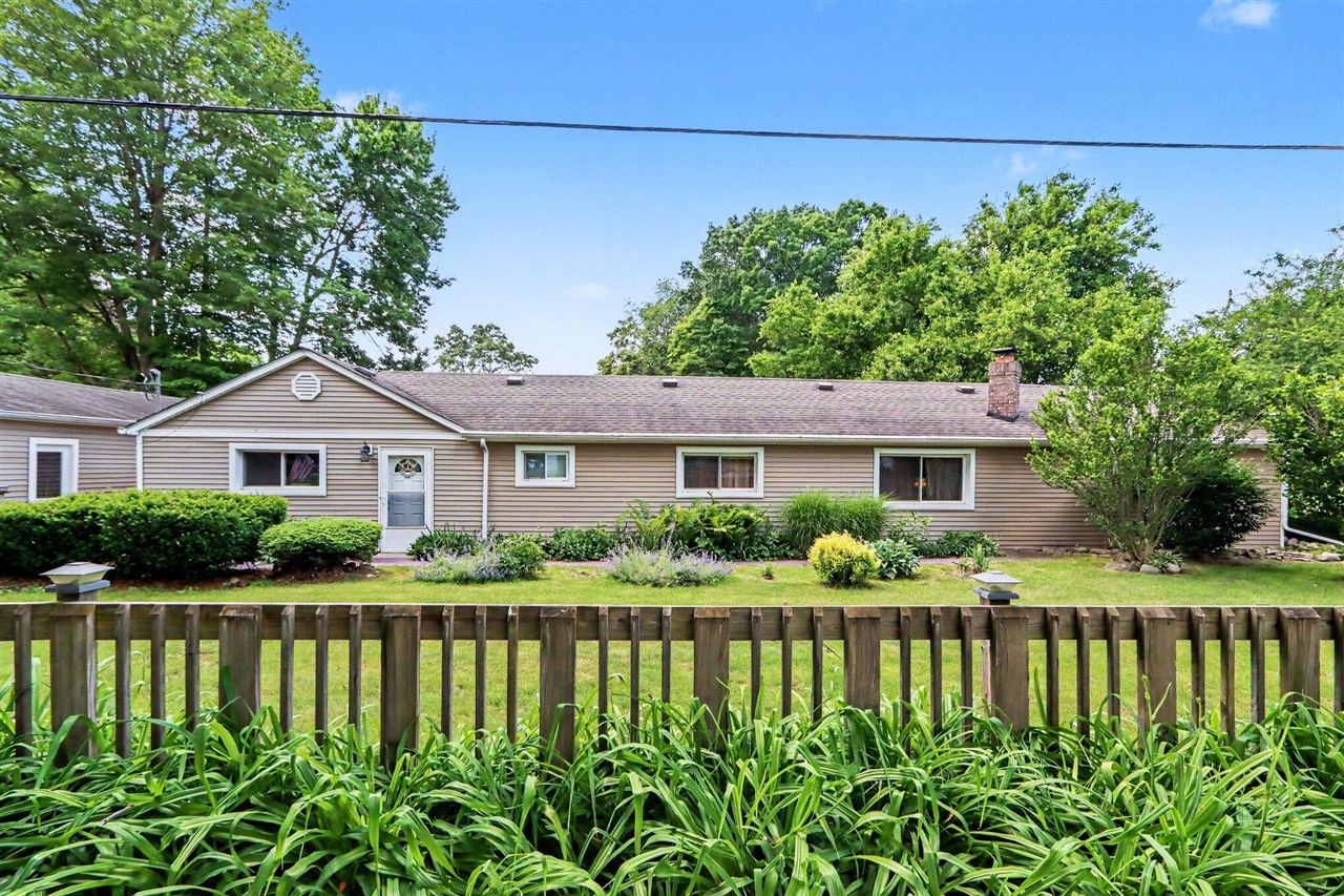 18988 32nd Street Property Photo 2