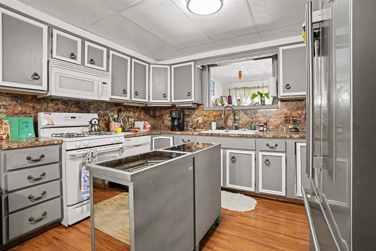 18988 32nd Street Property Photo 4