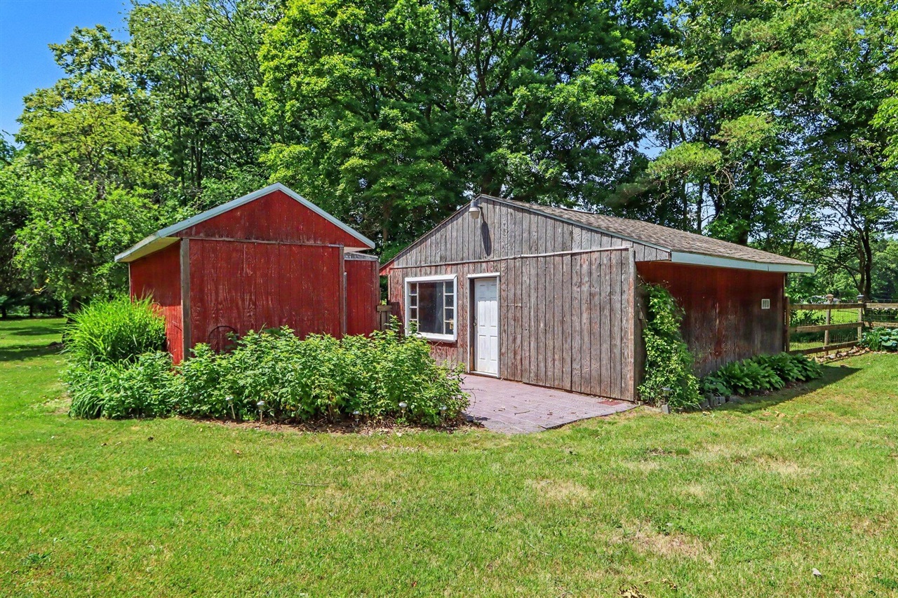 18988 32nd Street Property Photo 16