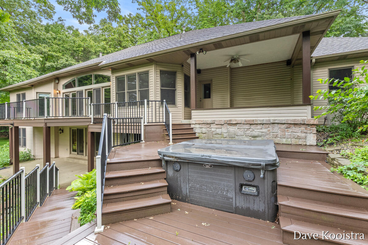5133 Streamside Court Property Photo 5